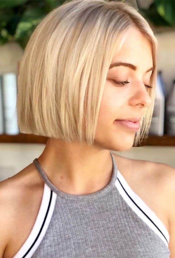 पतले बालों के लिए 5 शानदार हेयरकट जिसे देख सभी होगें इम्प्रेस्ड 6 Chin-Length Blunt Bob Haircut