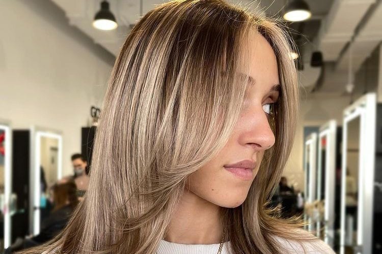 पतले बालों के लिए 5 शानदार हेयरकट जिसे देख सभी होगें इम्प्रेस्ड 3 Face-Framing Layer Haircut Ideas