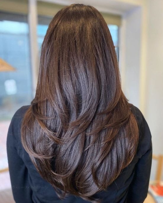 पतले बालों के लिए 5 शानदार हेयरकट जिसे देख सभी होगें इम्प्रेस्ड 4 Feathered Haircut
