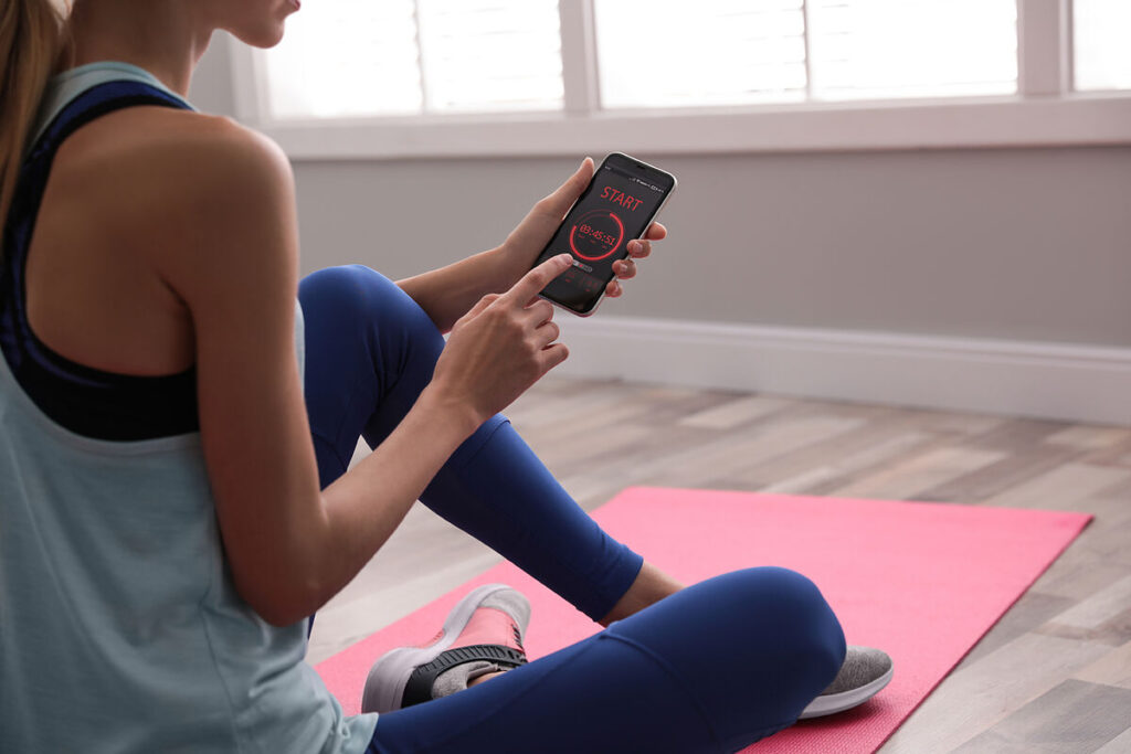 Best Fitness Tracking Apps 2025 जो आपके Fitness में चार चांद लगा दें 9 Gym vs yoga