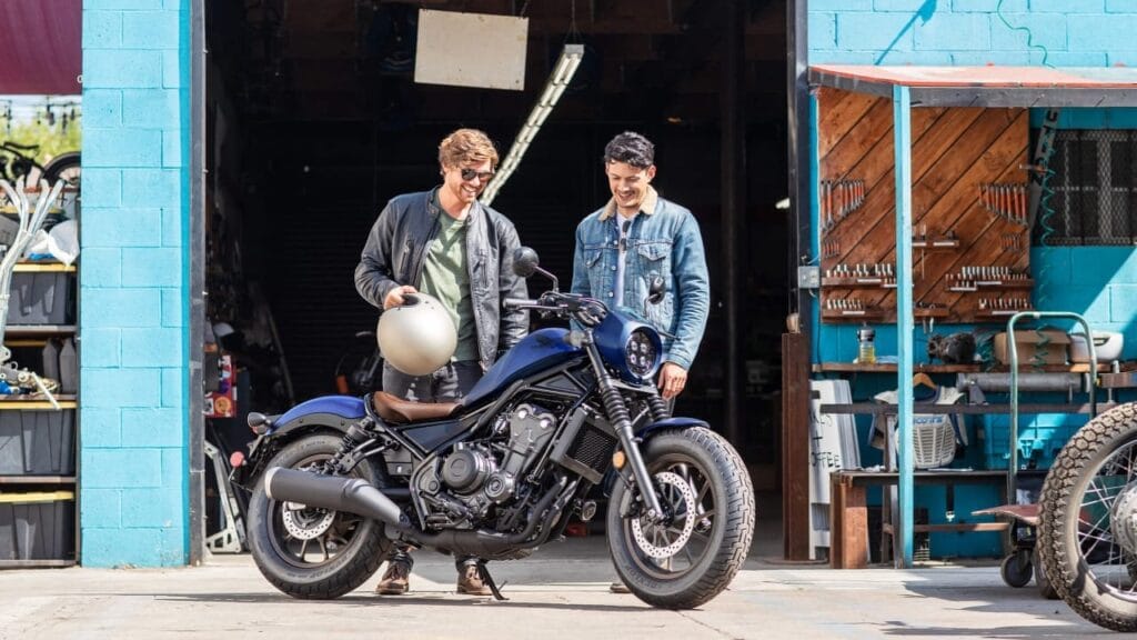 Honda Rebel 500 भारत में लॉन्च: दमदार क्रूजर जो Bullet को देगी सीधी टक्कर 3 Honda Rebel 500 Service