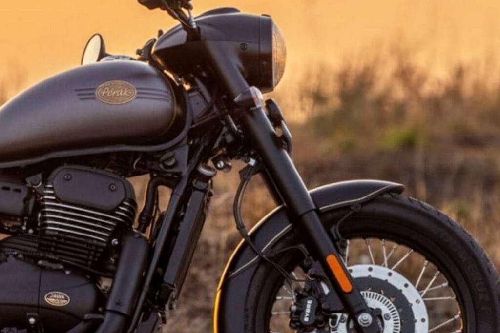 Jawa Perak 2025 फीचर्स, माइलेज और परफॉर्मेंस, कीमत जान हो जाएंगे दंग 3 Jawa perak wheel