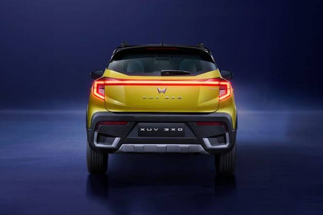 Mahindra XUV 3XO – दमदार डिजाइन और एडवांस टेक्नोलॉजी के साथ, जानिए पूरी जानकारी 4 Mahindra XUV 3XO rear view