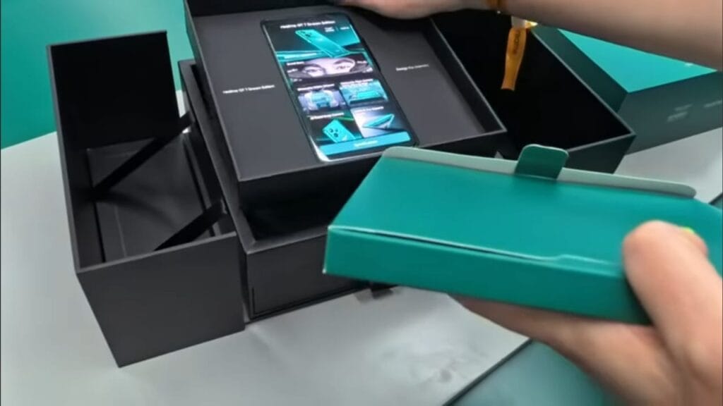 Realme GT 7 Dream Edition लॉन्च: Aston Martin से प्रेरित डिज़ाइन और दमदार फीचर्स 5 Realme GT 7 Dream Edition in box