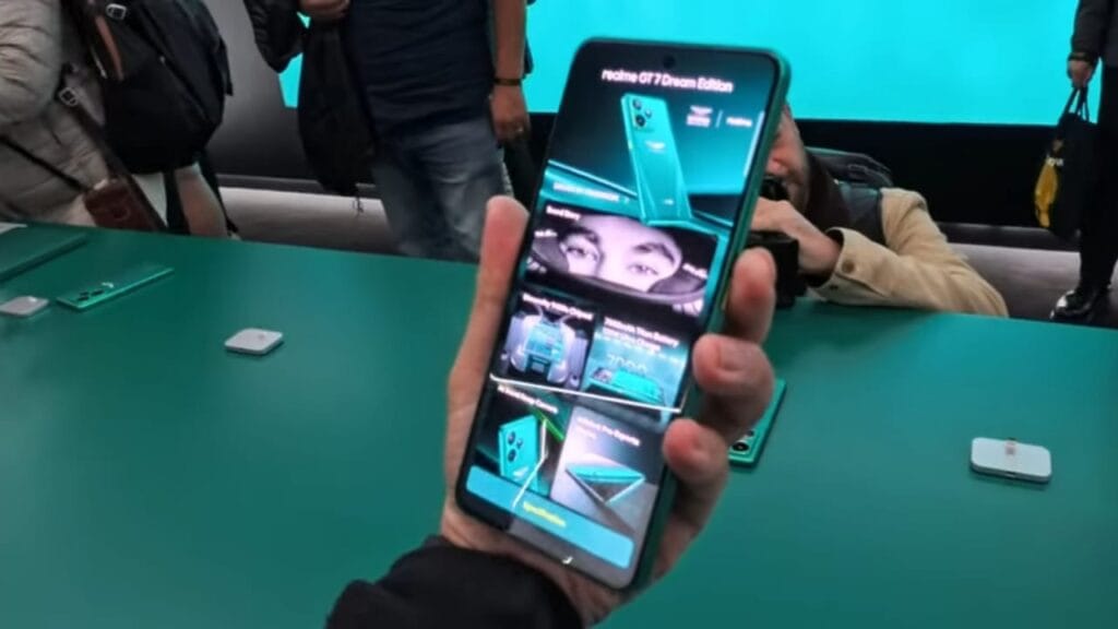 Realme GT 7 Dream Edition लॉन्च: Aston Martin से प्रेरित डिज़ाइन और दमदार फीचर्स 2 Realme GT 7 Dream Edition selfie camera