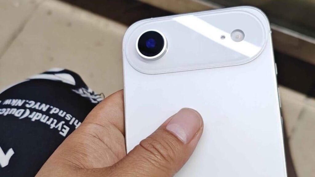 iPhone 17 Air: Apple का सबसे पतला और हल्का स्मार्टफोन 2 iPhone 17 Air Design