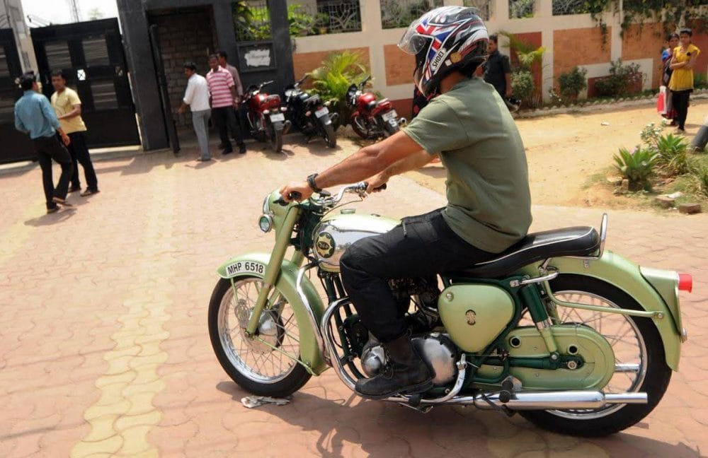 MS Dhoni की Legendary बाइक कलेक्शन, रांची फार्महाउस का असली सच्चाई 10 Bsa goldstar ms dhoni