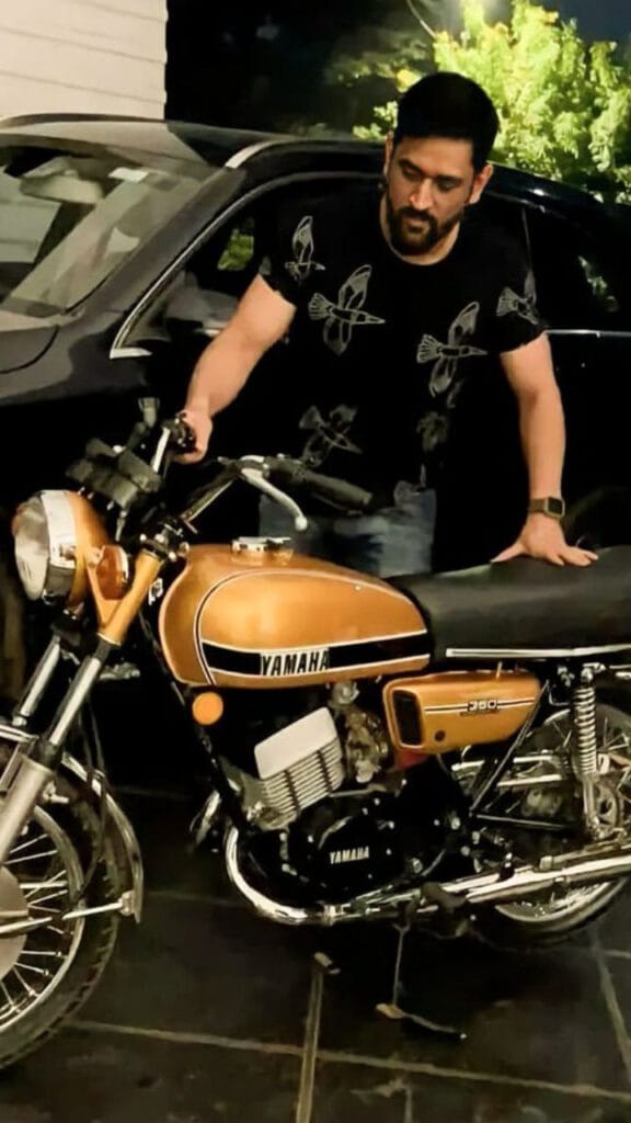 MS Dhoni की Legendary बाइक कलेक्शन, रांची फार्महाउस का असली सच्चाई 2 Yamaha rd350 ms dhoni