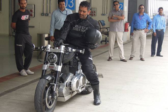 MS Dhoni की Legendary बाइक कलेक्शन, रांची फार्महाउस का असली सच्चाई 7 confederate-hellcat x132- ms dhoni
